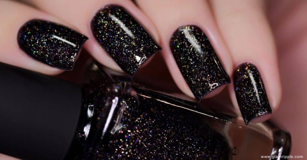 31 Glamorous Glitter Black Nail