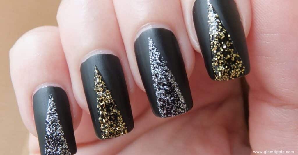 31 Glamorous Glitter Black Nail