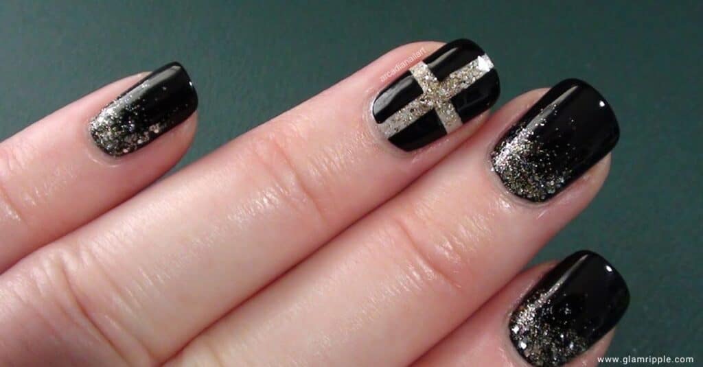 31 Glamorous Glitter Black Nail