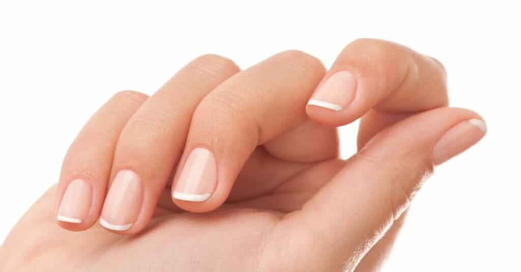 French Tips with a Thinning Effect