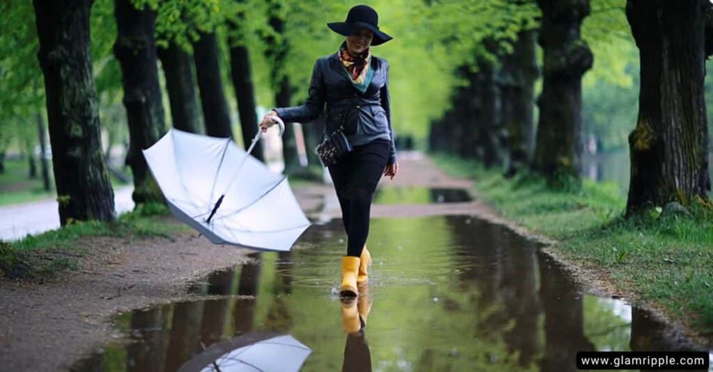 10 Casual Rainy Day Outfits That'll Look Chic